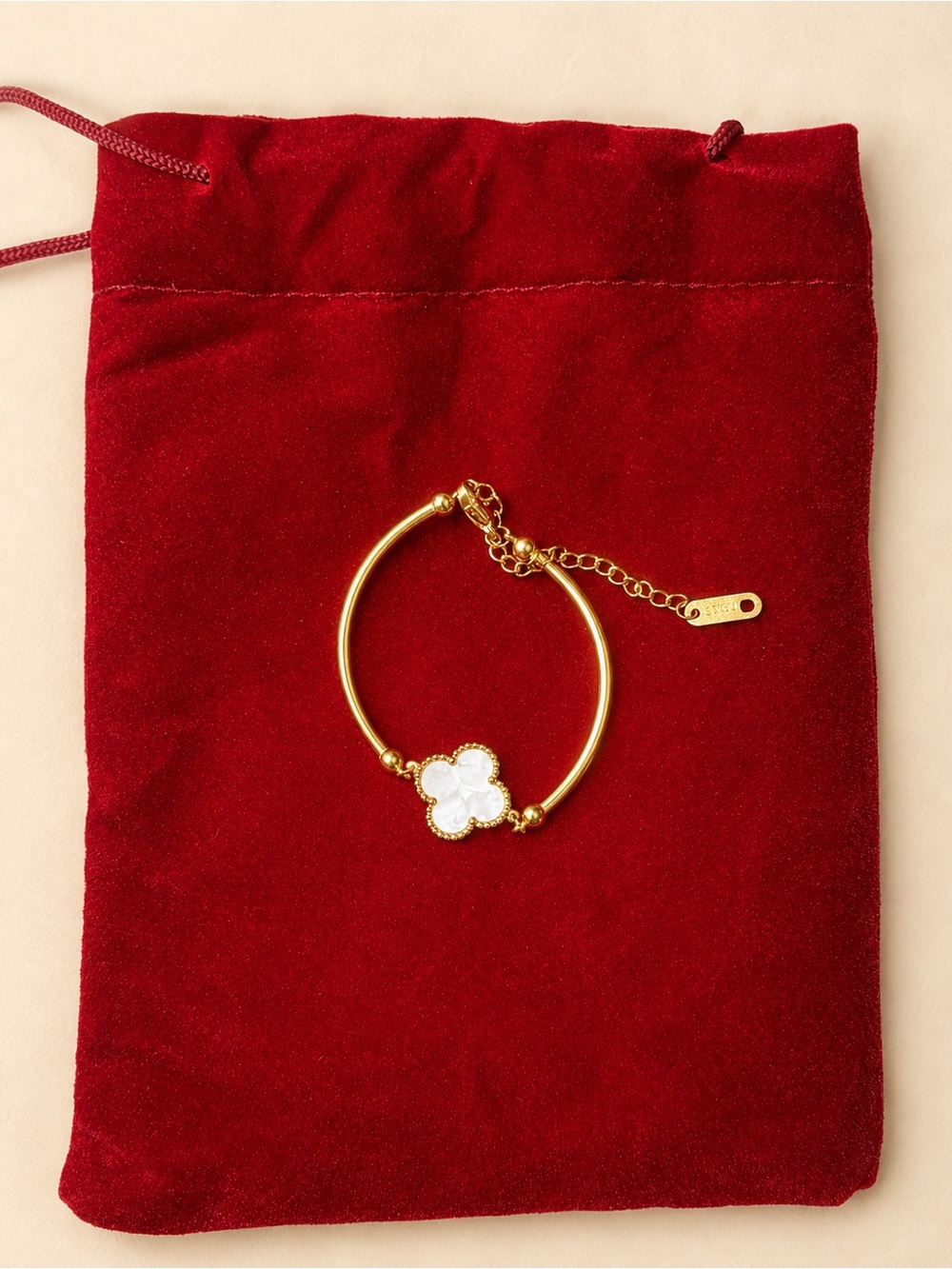 Fashionable Minimalist Four-Leaf Clover Bracelet